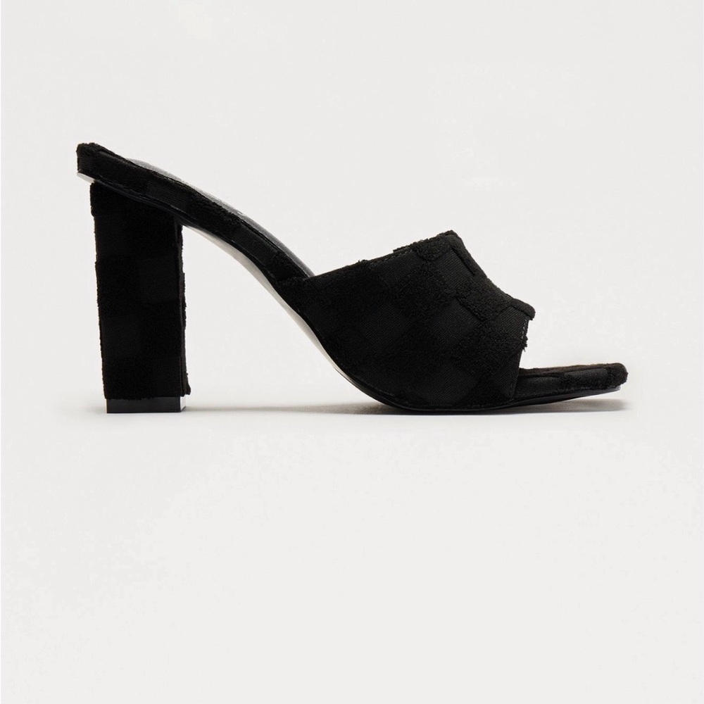 Chic Black Women's Block Heel Sandals - Picture 2 of 4